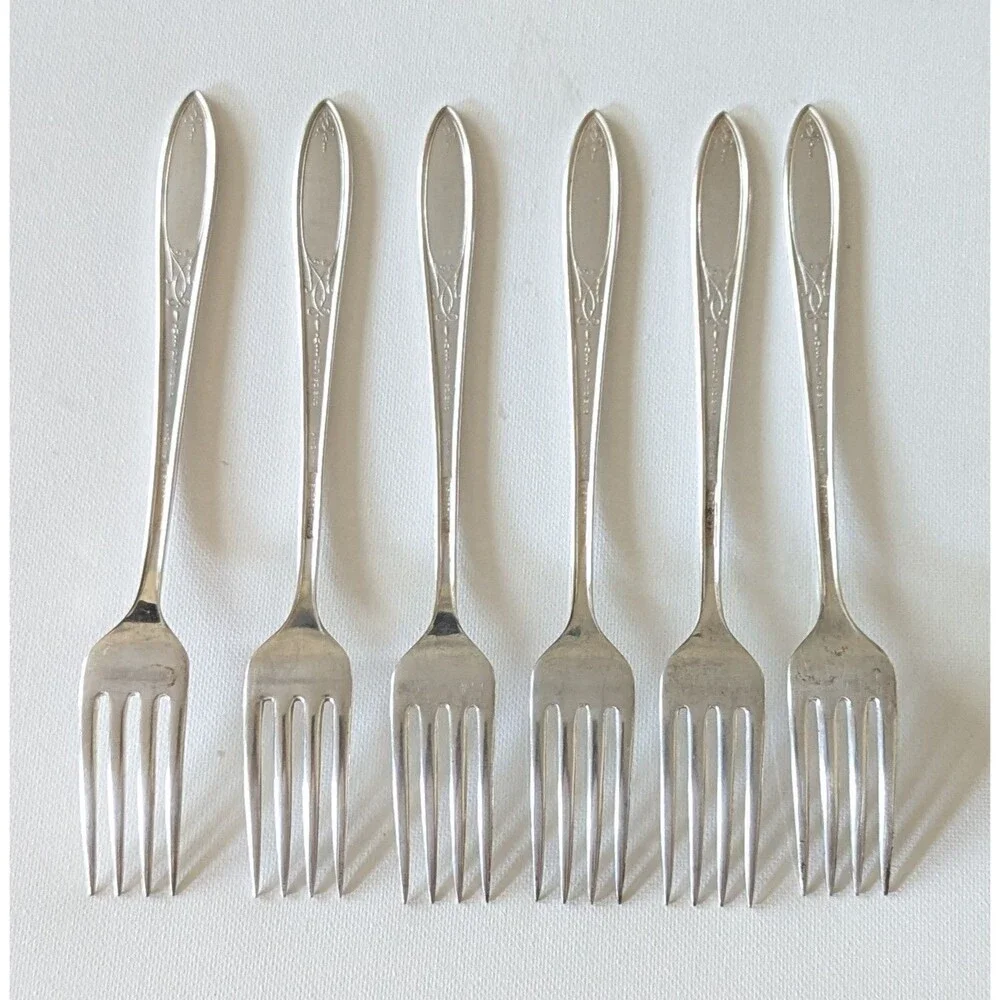 Set of 7 Oneida Ltd Wm A Rogers Debutante Grandeur Princess Dinner Forks 7.5